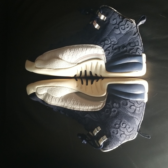 Jordan 12 Retro International. Size 8.5 - Picture 6 of 11